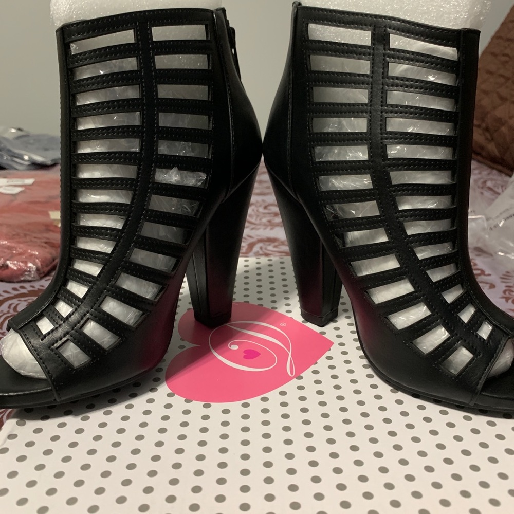 FARGO Black Peep Toe Caged In Booties! - Picture 6 of 6